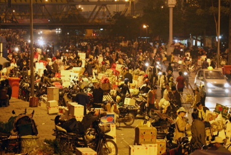 Khám phá hai phiên chợ đầu mối lớn nhất Hà Nội - 1 Khám phá hai phiên chợ đầu mối lớn nhất Hà Nội