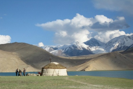 Ngắm vẻ đẹp hư ảo hồ nước Karakul ở Tajikistan - 7 Minh Anh