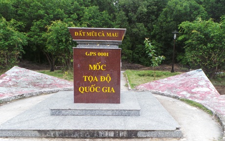 Về đất Mũi trải nghiệm cuộc sống miền sông nước - 3 Mốc tọa độ trên đất Mũi xác định điểm cực Nam của Tổ quốc