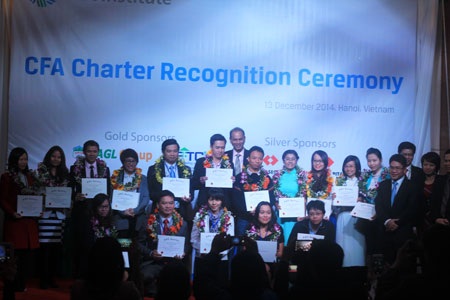 ĐH Ngoại thương TPHCM vô địch cuộc thi Phân tích Đầu tư của Viện CFA tại Việt Nam - 2 ĐH Ngoại Thương Tp.HCM vô địch cuộc thi Phân tích Đầu tư của Viện CFA tại Việt Nam