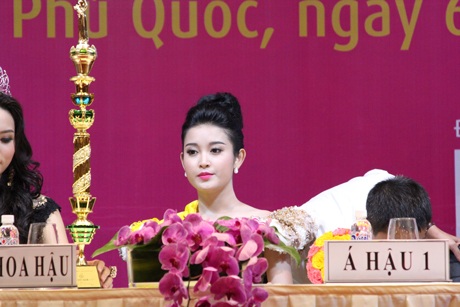 Nguyễn Cao Kỳ Duyên đăng quang Hoa hậu Việt Nam 2014 - 2 ***