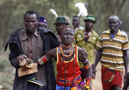 Tục bắt vợ kỳ lạ ở Kenya - 5 Cô dâu sợ hãi khi bị chú rể bắt về làm vợ.