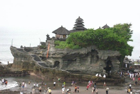 Ngôi đền linh thiêng Tanah Lot