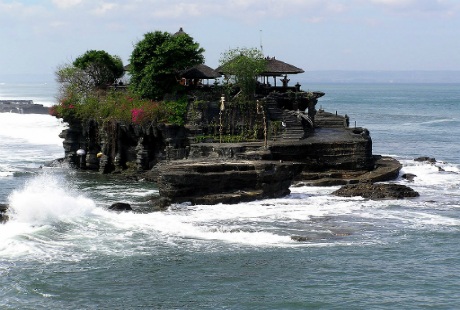 Ngôi đền linh thiêng Tanah Lot