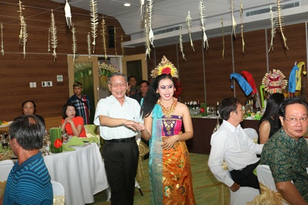 Thăm đảo Bali, nơi vẹn nguyên bản sắc dân tộc - 14 Những mái đền lợp bằng lá dừa đặc trưng trên đảo Bali