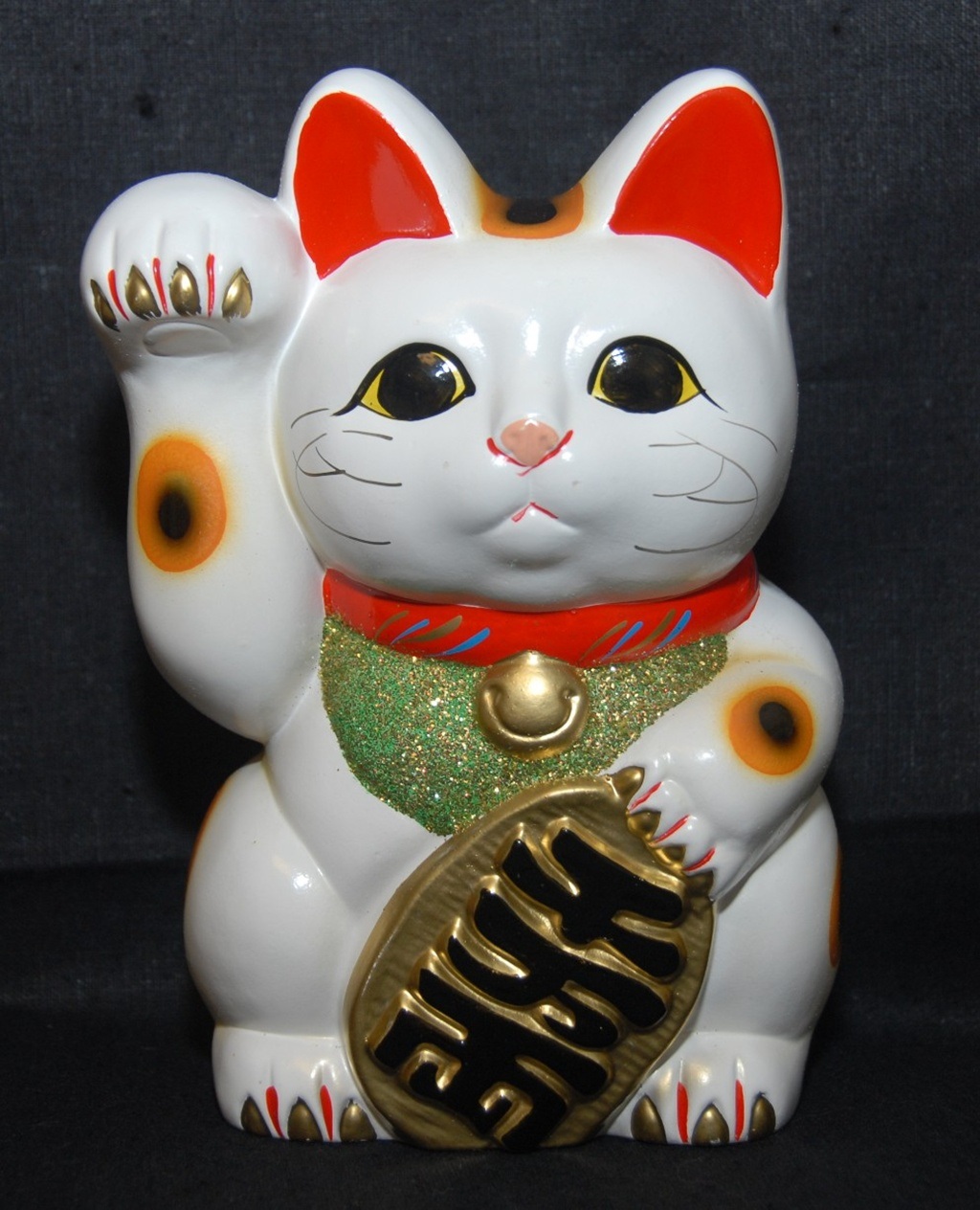 Những món đồ lưu niệm khó chối từ khi đi du lịch nước ngoài - 4 Chú mèo Maneki Neko mang lại nhiều may mắn và tài vượng