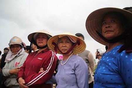Dấu ấn một bí thư - Kỳ 1: Người tạo nên “thương hiệu” Đà Nẵng - 1 Trong tang lễ của ông, người dân đã khóc thương như cho chính người thân của mình. Ảnh: LÊ PHI