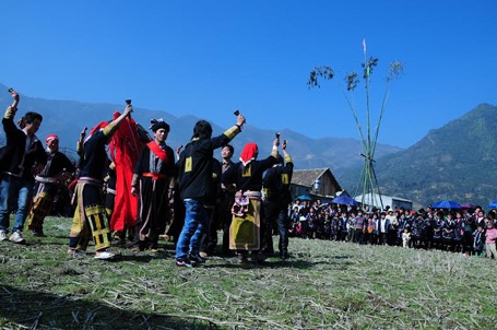 Tưng bừng hội xuân Gầu Tào của người dân tộc Mông ở xã San Sả Hồ, huyện Sa Pa ( tỉnh Lào Cai)