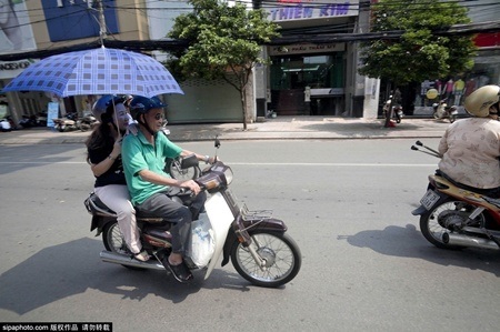 Che ô khi đi xe máy