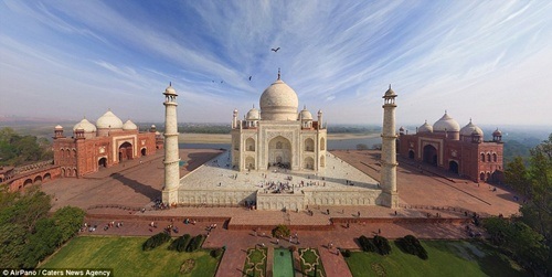 Vịnh Hạ Long đẹp mê hồn với góc chụp toàn cảnh từ trên cao - 8 Đền thờ Taj Mahal - một trong những niềm tự hào của người Ấn Độ
