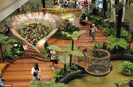 Chiêm ngưỡng sân bay tốt nhất thế giới năm 2015 - 6 Điểm ấn tượng trong sân bay là sự xuất hiện của những khu vườn bách thảo.