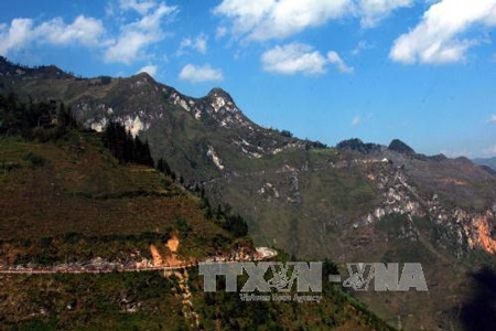 Phát hiện hang động mới ở Cao nguyên đá Đồng Văn - 1 Phong cảnh kỳ vĩ trên Công viên địa chất toàn cầu Cao nguyên đá Đồng Văn. Ảnh: Đỗ Bình – TTXVN