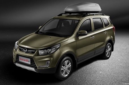 BAIC S3 - Mẫu SUV lý tưởng cho nội đô - 5 Mặt ca lăng mạ chrome vuốt ngang tựa sải cánh. Điểm nhấn của xe là cụm