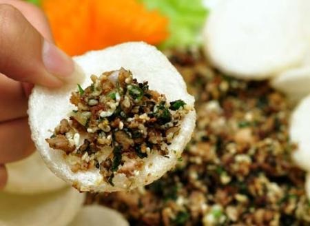 “Giật mình” với vị ngon khác lạ từ... trứng kiến - 1 “Giật mình” với vị ngon khác lạ từ... trứng kiến