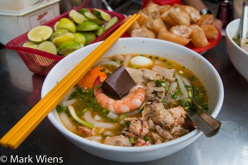 Nếm đủ món ngon Sài thành qua clip chàng trai người Mỹ - 2 Bánh canh cua