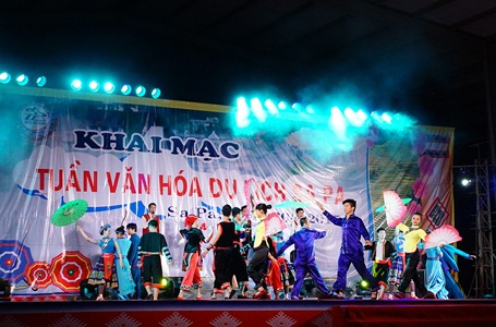 Nhiều hoạt động đặc sắc trong "Tuần văn hóa - du lịch Sa Pa 2015" - 2 Chương trình ca nhạc khai mạc lễ hội