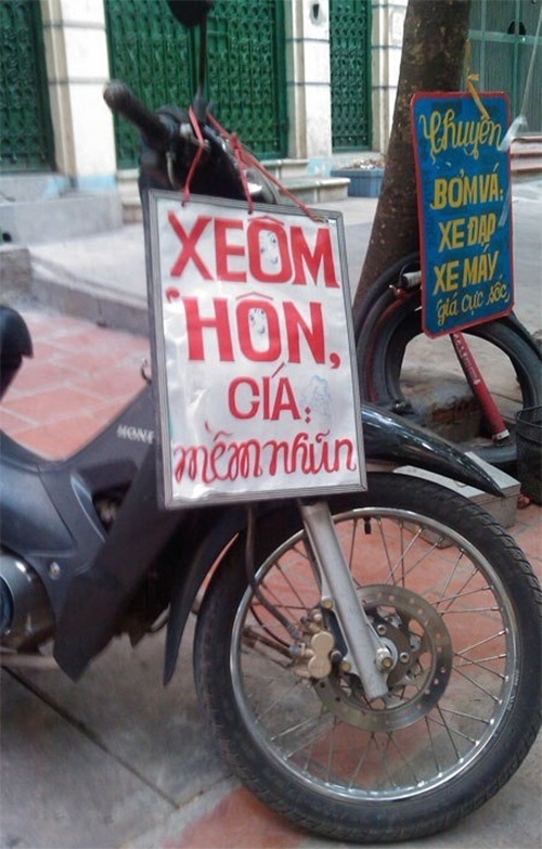 Biển quảng cáo cho dịch vụ xe ôm với giá cả cực phải chăng