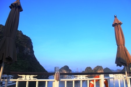 Cũng như nhiều người dân Việt, những vị khách nước ngoài đến Việt