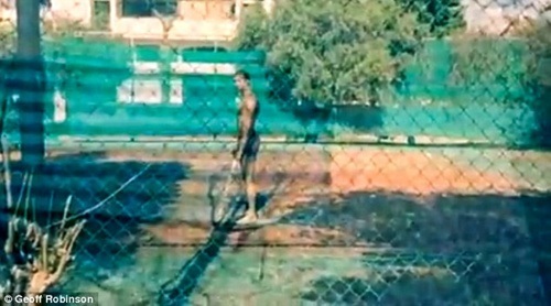Du khách “ngã ngửa” với khách sạn tồi tàn “gắn mác” 4sao - 6 Sân tennis không có lưới chắn