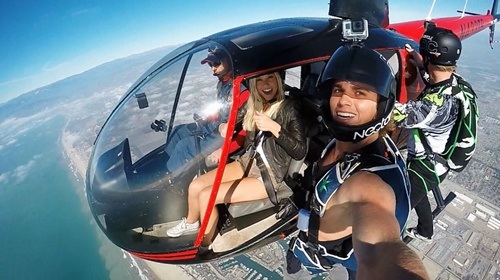 Cuộc sống như thiên đường của cặp đôi mê du lịch - 6 Selfie trước khi nhảy dù