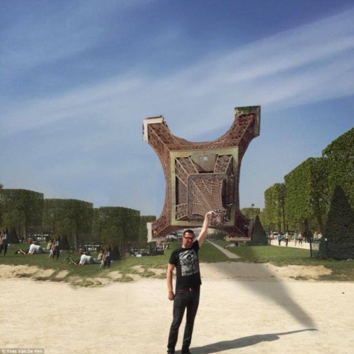 Ngọn tháp bị đánh đổ