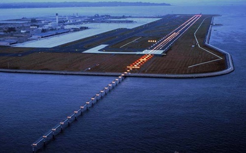 Những sân bay khiến du khách “đau tim” nhất thế giới - 6 Sân bay nằm trên hòn đảo cách đất liền chừng 5km