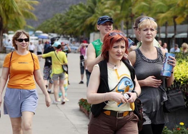 Đồng ruble giảm giá, người Nga giảm du lịch tới Đông Nam Á - 1 Khách du lịch Nga. (Nguồn: BBC)