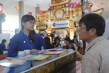 Hội chợ VITM sôi động ngay ngày đầu khai mạc - 4 Gian hàng Vietravel thu hút đông đảo du khách tới tham quan