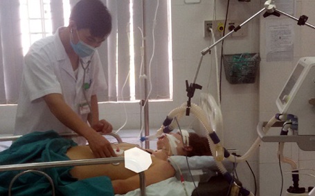 Cấp cứu kịp thời nữ du khách người Mỹ bị tai nạn khi đi chơi thác Sa Pa - 1 Cấp cứu kịp thời nữ du khách người Mỹ bị tai nạn khi đi chơi thác Sa Pa