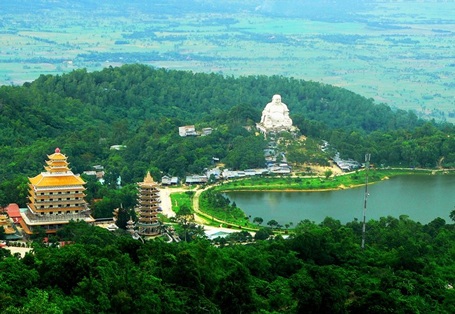 Núi Cấm nhìn từ trên cao