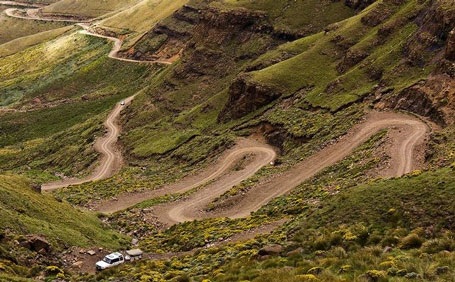 Đèo ở Dadès Gorges, High Atlas, Maroc. Con đường này nằm giữa hai dãy núi Atlas và Jbel Saghro.