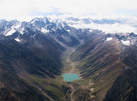 Đèo ở Dadès Gorges, High Atlas, Maroc. Con đường này nằm giữa hai dãy núi Atlas và Jbel Saghro.