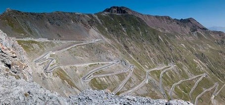 Những con đường kỳ vĩ và hiểm trở nhất trên thế giới