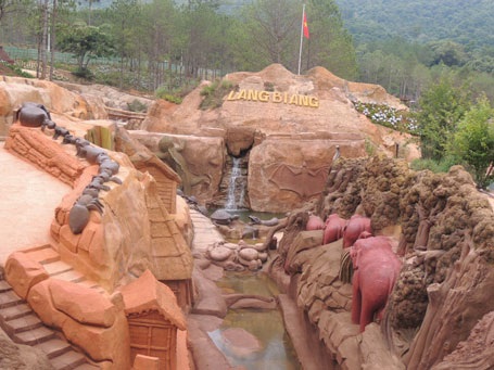 Ngắm Đà Lạt thu nhỏ qua đường hầm điêu khắc độc đáo - 2 Đường hầm điêu khắc có chiều dài khoảng 1,7km, rộng từ 2 đến 10m, sâu từ 1 đến 9m