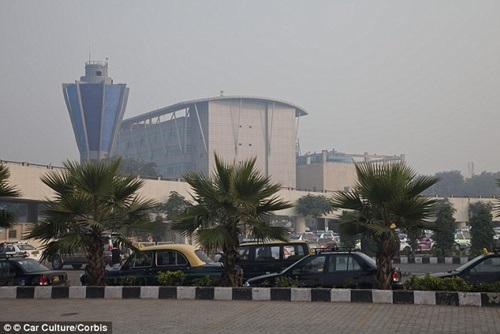 Sân bay quốc tế Indira Gandhi International Airport ở Delhi, nơi máy bay hạ cánh an toàn