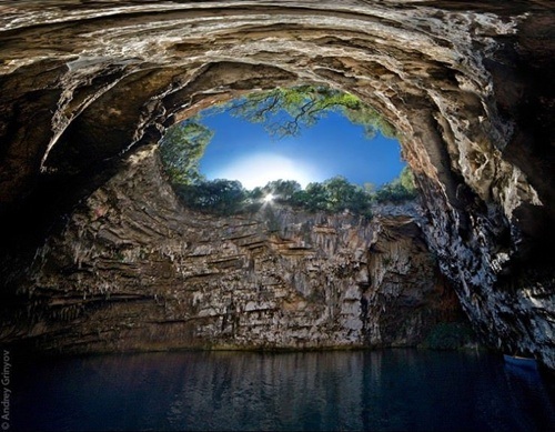Hang Sơn Đoòng đứng đầu trong Top hang động mang vẻ đẹp bí ẩn - 3 Hang Melissani, Kefalonia, Hy Lạp