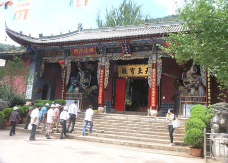 Khám phá những điểm đến hấp dẫn của “thành phố 4 mùa xuân” - 3 Chùa cổ Hoa Đình 800 tuổi thờ Phật và 500 pho tượng La Hán.