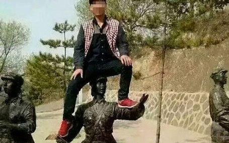 Hành động của Li Wenchun khiến cư dân mạng nổi giận. Ảnh: Thepaper.cn