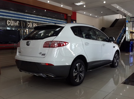 Có gì mới trên Luxgen U7 Turbo 2015? - 3 Phía sau, sự mới lạ đến từ cụm đèn hậu được hình thành từ 75 bóng đèn LED
