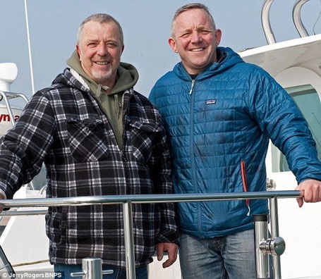 Ông Nelson cho biết, cánh tay của ông tê dại sau khi giằng co với con cá mập. (Nguồn: Daily Mail)