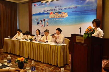 Khuyến mại “sốc” cùng “Hè rực rỡ” - 2 Đại diện Vietravel trả lời câu hỏi của báo chí