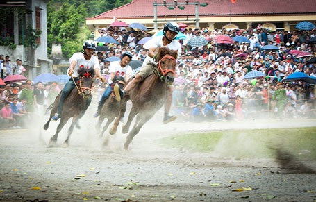Khi vào cua các vận động viên phải hết sức tập trung
