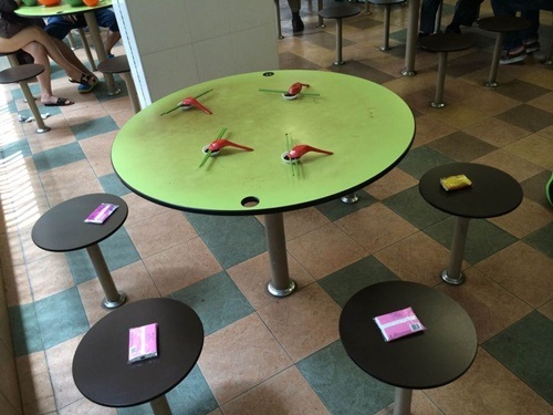 Giữ chỗ bằng giấy ăn. Ngoài chức năng thông thường, giấy ăn ở