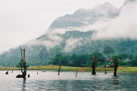 Ngắm Hồ Noong - tiên cảnh xứ Hà Giang khiến du khách mê mẩn