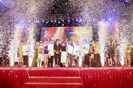Festival of Color 2015 – Sự kiện đặc biệt của ngành Tóc Việt - 1 Không khí tưng bừng của bữa tiệc sắc màu Fesival Of Colors