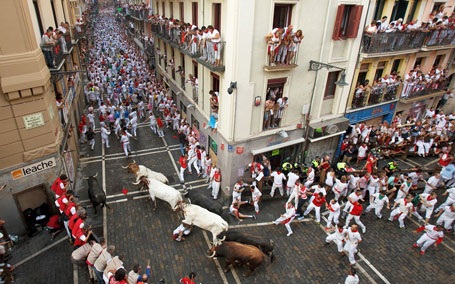 Thót tim với những hình ảnh “bò rượt người” trong lễ hội San Fermin - 1 13 nạn nhân được đưa vào viện ngay trong ngày đầu tiên của Lễ hội San Fermin