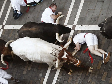 Thót tim với những hình ảnh “bò rượt người” trong lễ hội San Fermin - 10 Lễ hội này không dành cho những người yếu tim