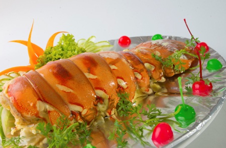 “Du lịch vòng quanh” Việt Nam chỉ trong 2 giờ - 3 “Yến sào Hòn Nội, Vịt lội Ninh hòa, Tôm hùm Bình Ba”