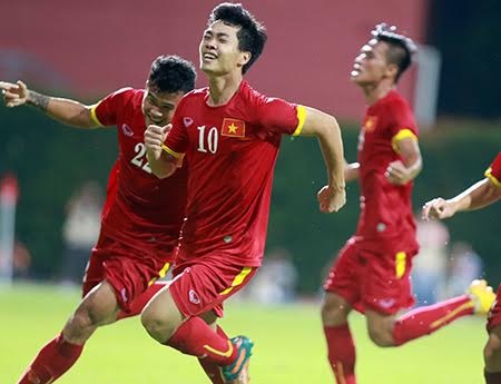 “Mong tới trận cuối cùng” - 1 (Công Phượng (10) và đồng đội vỡ òa sau bàn thắng)
