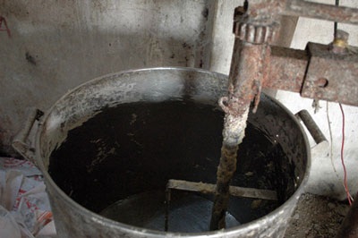 Mỡ đen ngòm đem rán quẩy